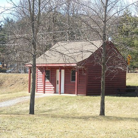 Mohican Little Brown Inn Loudonville Extérieur photo