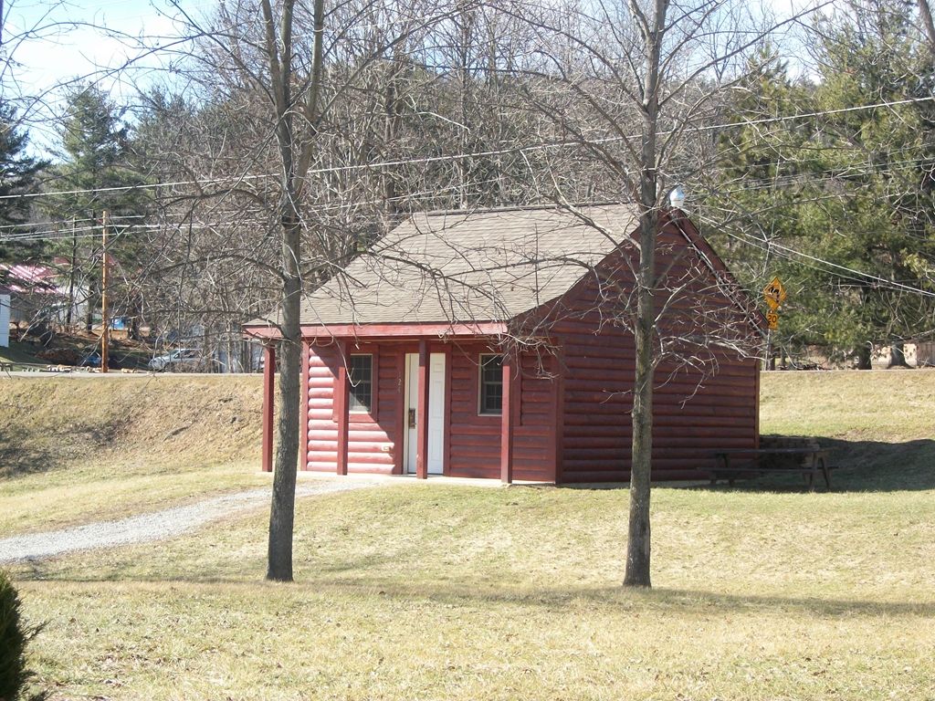 Mohican Little Brown Inn Loudonville Extérieur photo